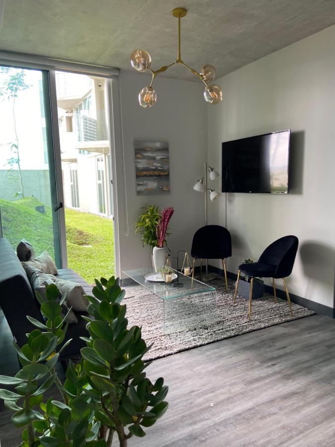 Comodo Y Elegante Apartamento En Fabuloso Condo! Сан Хосе Екстериор снимка